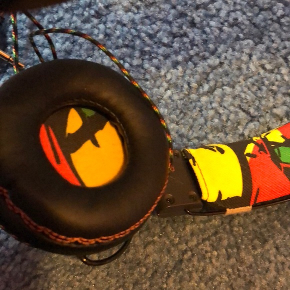 Bob Marley Headphones - Picture 3 of 5